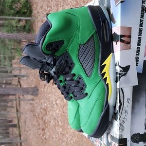 Used pair shoes men 10.5 Jordan retro 5 colorway apple Green and black